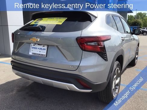 Used 2025 Chevrolet Trax LT FWD image 7