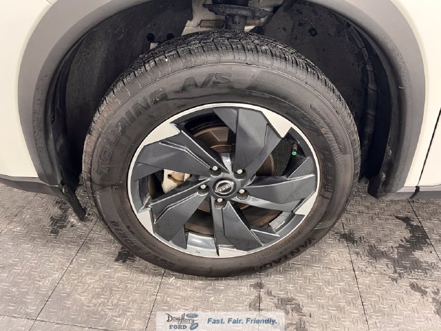 Used 2025 Nissan Rogue SV AWD/4WD image 19