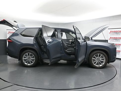 Used 2025 Toyota Grand Highlander AWD image 38