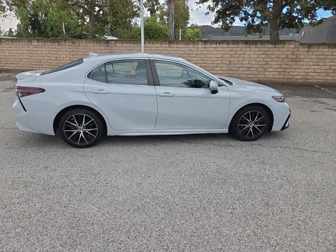 Used 2024 Toyota Camry SE FWD image 6