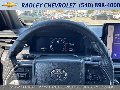 Used 2024 Toyota Tacoma TRD Off-Road AWD/4WD image 10