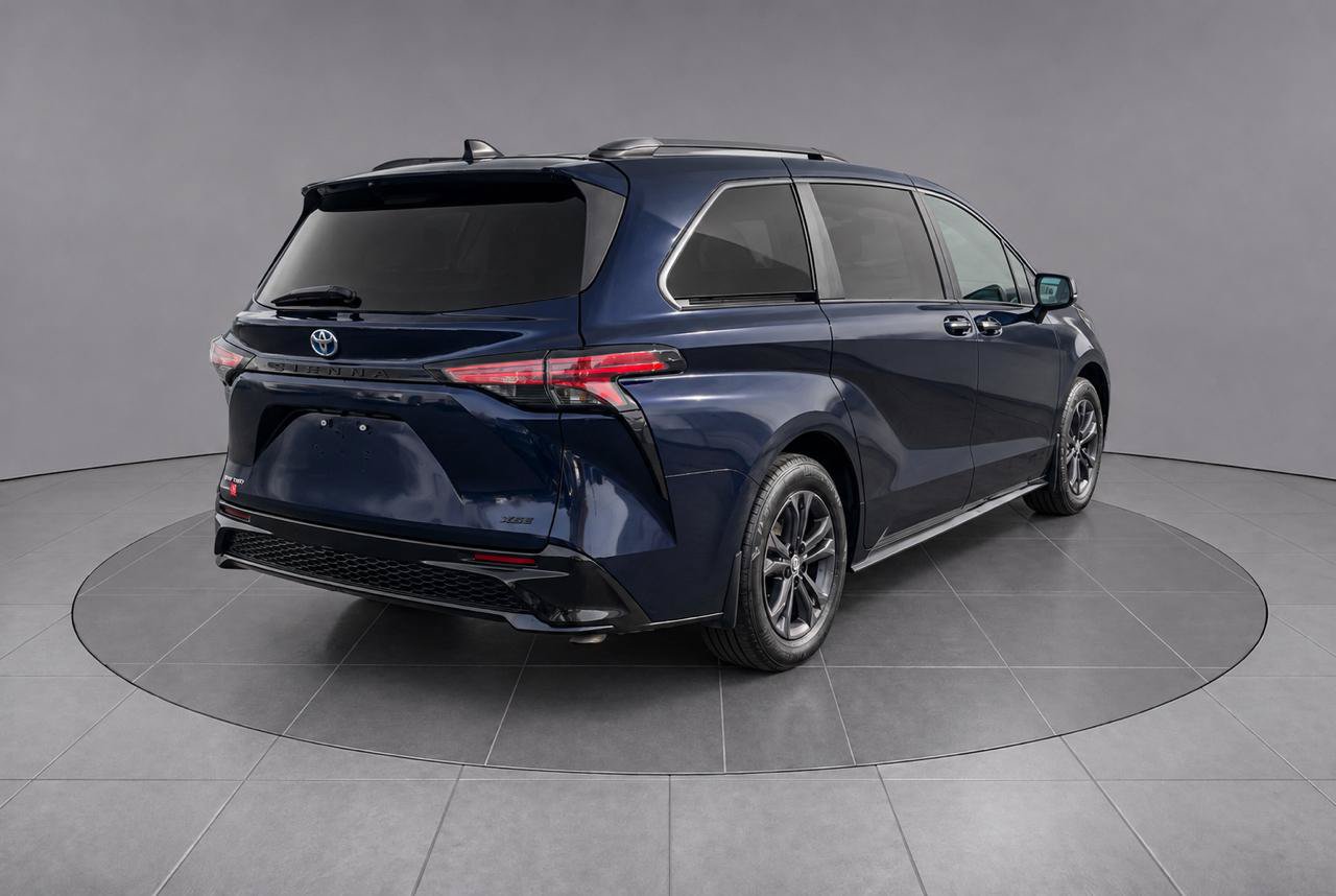 Used 2025 Toyota Sienna XSE AWD/4WD image 3
