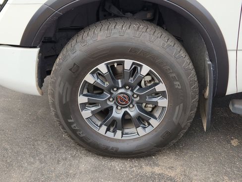 Used 2024 Nissan Titan PRO-4X w/ Pro-4x Convenience Package image 8