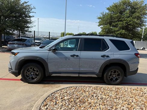 Used 2023 Honda Pilot TrailSport image 2