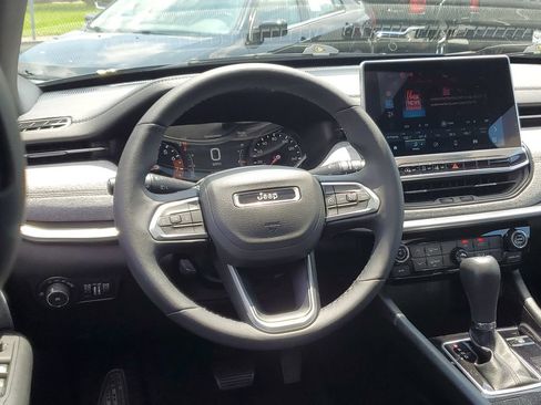 Used 2024 Jeep Compass Latitude w/ Sun and Sound Group AWD/4WD image 12