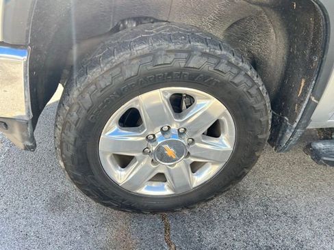 Used 2022 Chevrolet Silverado 2500 LTZ w/ LTZ Premium Package image 11