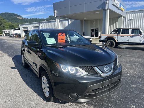 Used 2018 Nissan Rogue Sport S FWD image 9