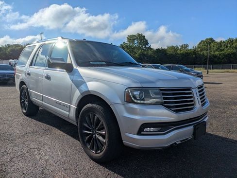 Used 2015 Lincoln Navigator 4WD image 3