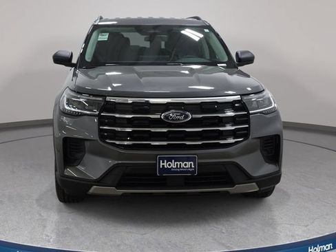 Used 2026 Ford Explorer Active AWD/4WD image 3