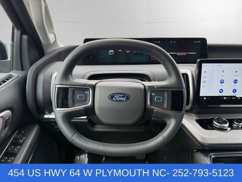 Used 2025 Ford Expedition Max Active AWD/4WD image 12