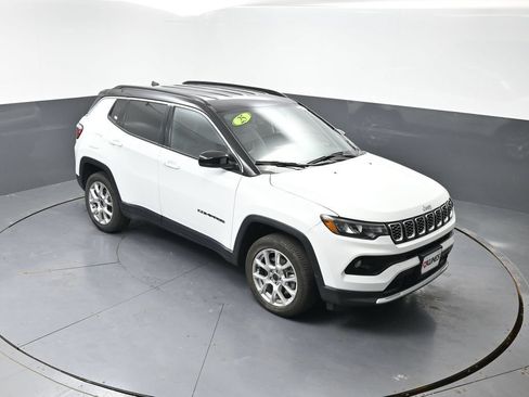 Used 2025 Jeep Compass Limited AWD/4WD image 44