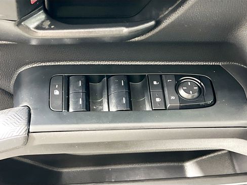 Used 2024 Toyota Tacoma SR5 AWD/4WD image 15