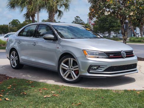 Used 2016 Volkswagen Jetta GLI SE FWD image 2