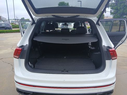Used 2024 Volkswagen Tiguan SE R-Line FWD image 19