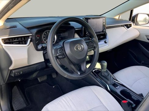 Used 2022 Toyota Corolla LE FWD image 17