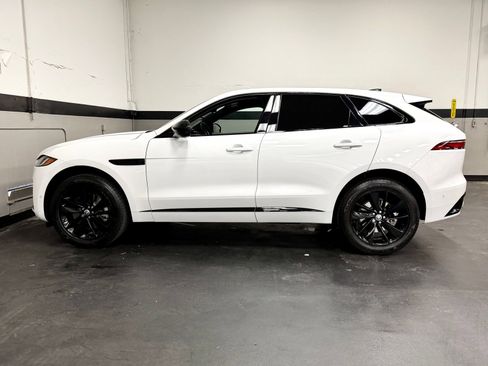 Used 2024 Jaguar F-PACE R-Dynamic S image 9