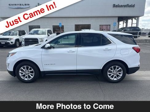 Used 2018 Chevrolet Equinox LT FWD image 2