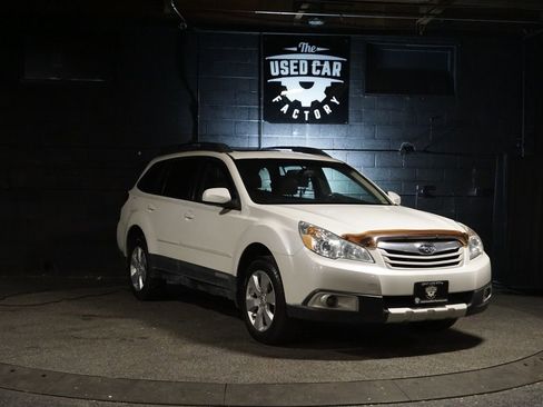 Used 2011 Subaru Outback 2.5i Limited w/ PWR Moonroof Pkg AWD/4WD image 8