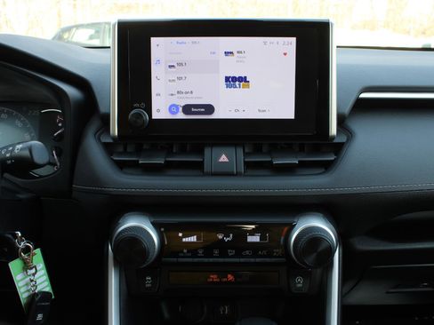 Used 2023 Toyota RAV4 LE image 12