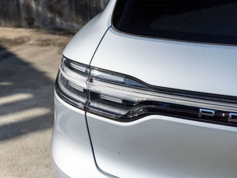 New 2026 Porsche Macan image 18