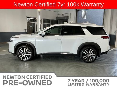 Used 2025 Nissan Pathfinder Platinum w/ Cargo Package FWD image 3