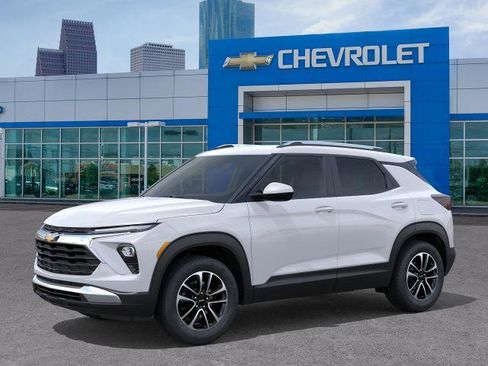New 2026 Chevrolet TrailBlazer LT w/ LT Cold Weather Package AWD/4WD image 2