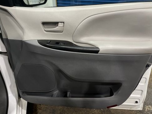 Used 2011 Toyota Sienna LE image 15