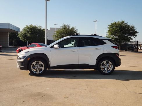 Used 2023 Hyundai Kona SEL w/ Convenience Package FWD image 4