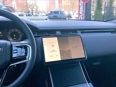 New 2026 Land Rover Range Rover Velar Dynamic SE image 6