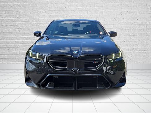Used 2025 BMW M5 w/ Executive Package image 2