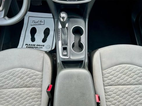 Used 2021 Chevrolet Equinox LS w/ LS Convenience Package image 24