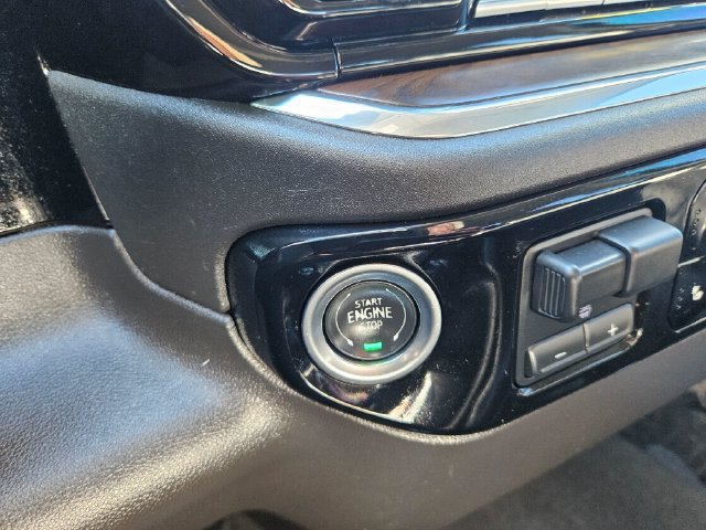 Used 2025 GMC Sierra 1500 SLT AWD/4WD image 35