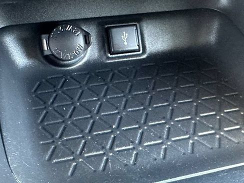 Used 2022 Toyota RAV4 XLE w/ XLE Grade Weather Package AWD/4WD image 18