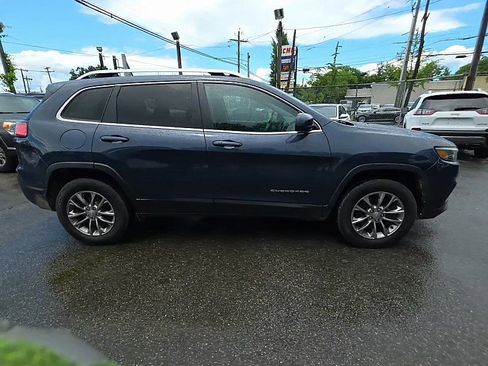 Used 2019 Jeep Cherokee Latitude Plus w/ Cold Weather Group AWD/4WD image 4