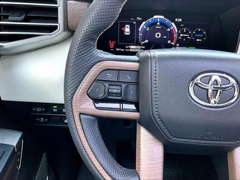 Used 2025 Toyota Sequoia Capstone AWD/4WD image 23