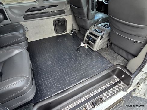 Used 2020 Chevrolet Express 2500 Extended w/ Enhanced Convenience Package RWD image 2