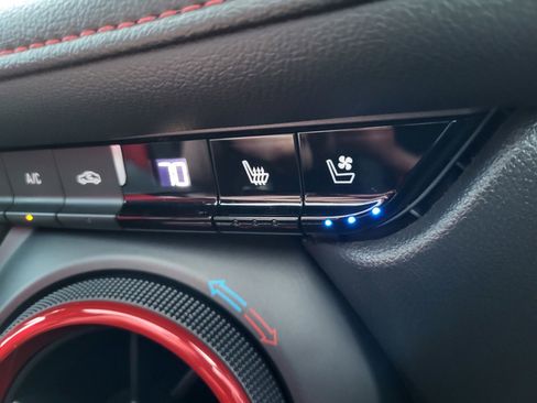 Used 2019 Chevrolet Blazer RS image 44