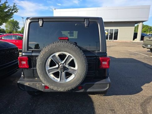 Used 2019 Jeep Wrangler Unlimited Sahara AWD/4WD image 5