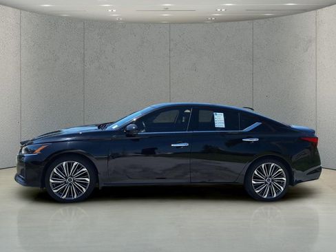 Used 2025 Nissan Altima 2.5 SL FWD image 2