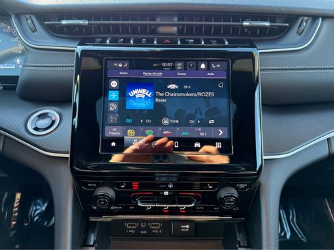 Used 2025 Jeep Grand Cherokee L Laredo w/ Luxury Tech Group I image 18