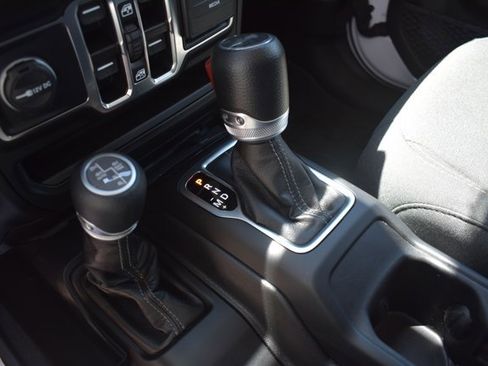 Used 2024 Jeep Wrangler Unlimited AWD/4WD image 26