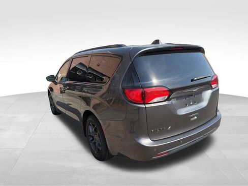 Used 2019 Chrysler Pacifica Touring-L w/ Advanced Safetytec Group FWD image 3