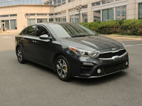 Used 2020 Kia Forte LXS FWD image 1
