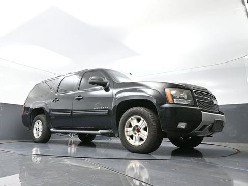 Used 2011 Chevrolet Suburban LT image 26