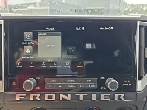 Used 2025 Nissan Frontier SV image 21