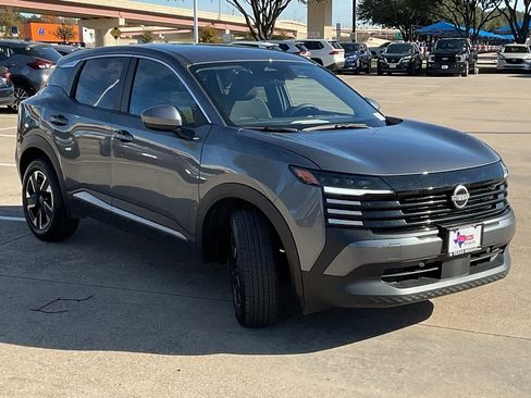Used 2025 Nissan Kicks SV image 4