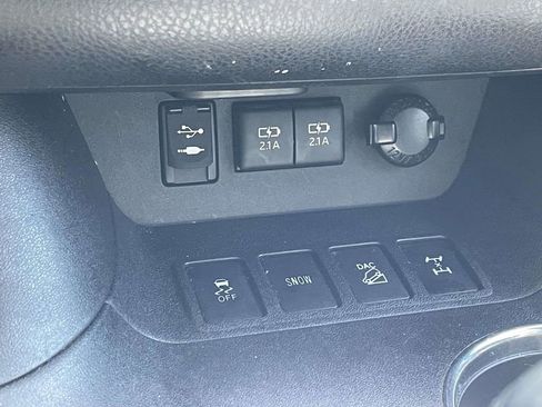 Used 2018 Toyota Highlander SE AWD/4WD image 18