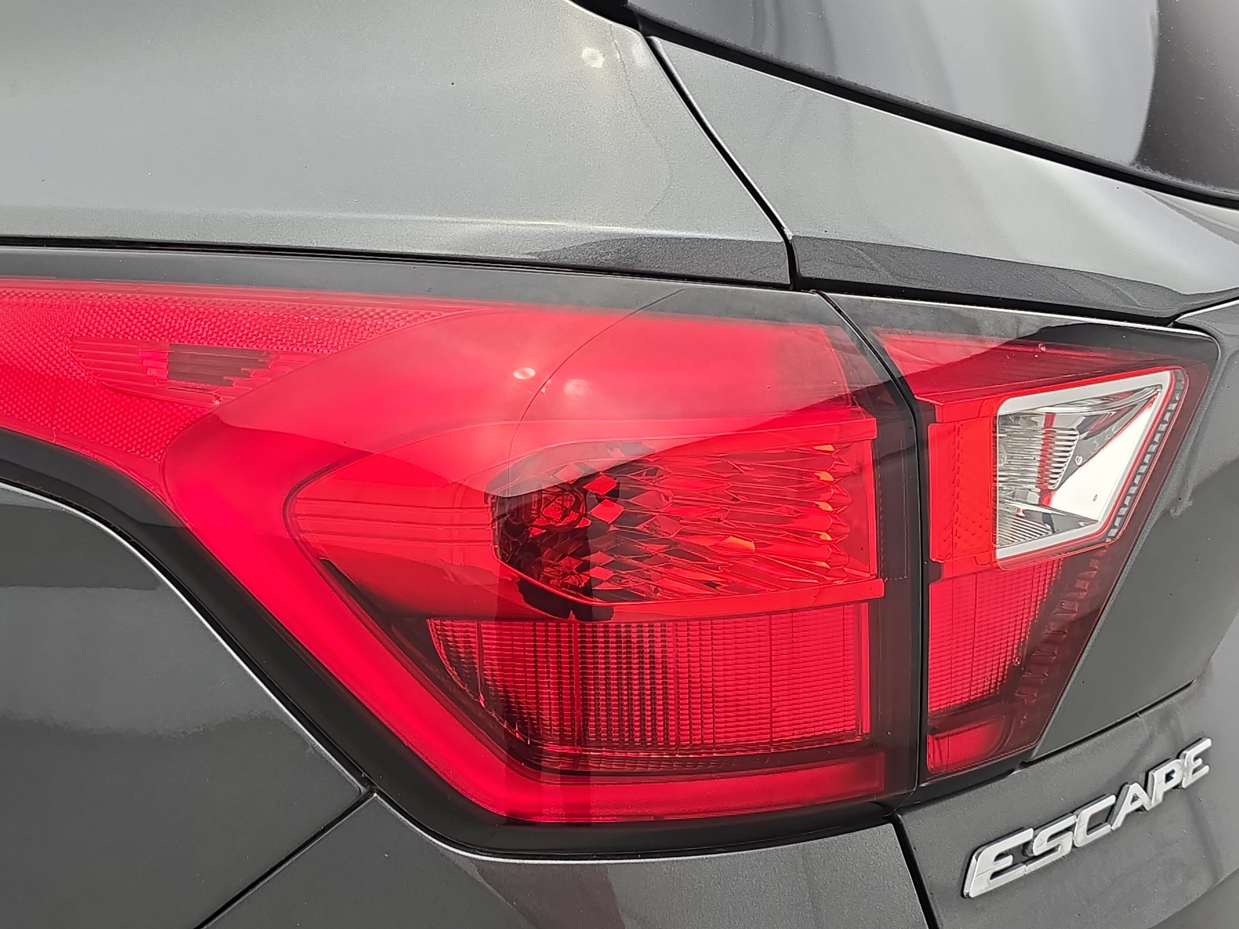 Used 2019 Ford Escape SE FWD image 32