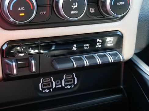 Used 2022 RAM 1500 Laramie AWD/4WD image 22