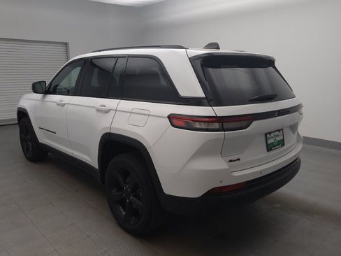 Used 2023 Jeep Grand Cherokee Altitude AWD/4WD image 5